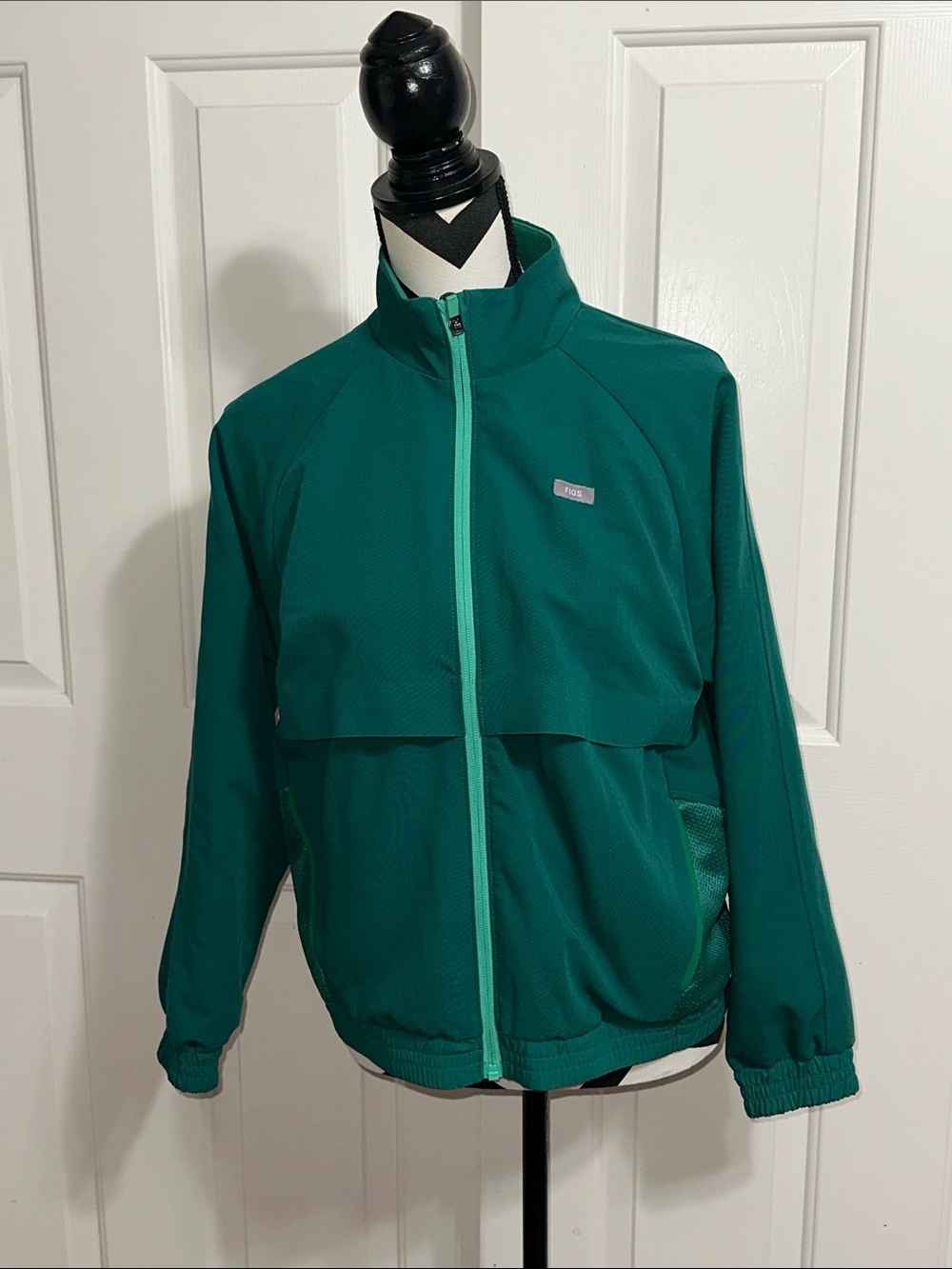 Figs Sydney Scrub Jacket